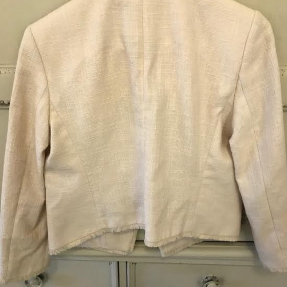 Cream Color Ann Taylor Fitted Blazer Size Small - Picture 3 of 3